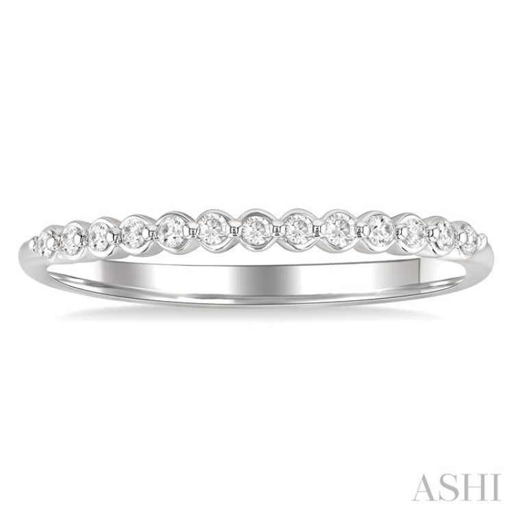 1/10 Ctw Round Cut Diamond Fashion Band in Sterling Silver 1/10 Ctw Round Cut Diamond Fashion Band in Sterling Silver