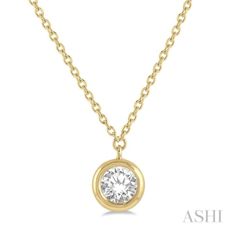 1/10 Ctw Round Cut Diamond Pendant With Chain in 14K Yellow Gold 1/10 Ctw Round Cut Diamond Pendant With Chain in 14K Yellow Gold