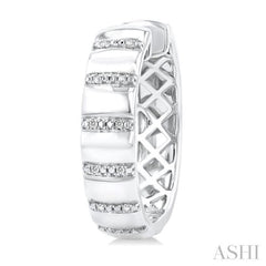 1/10 Ctw Ribbed Round Cut Diamond Bold Fashion Hoop Earring in Sterling Silver 1/10 Ctw Ribbed Round Cut Diamond Bold Fashion Hoop Earring in Sterling Silver