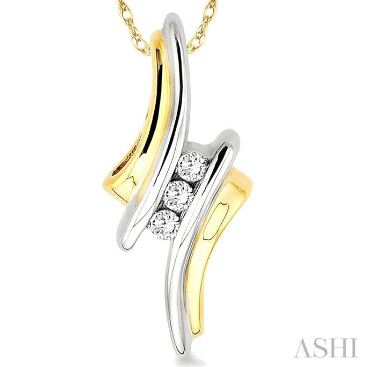 1/10 Ctw Round Cut Diamond Pendant in 14K Yellow Gold with Chain 1/10 Ctw Round Cut Diamond Pendant in 14K Yellow Gold with Chain