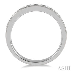3/4 Ctw Channel Set 11 Stone Round Cut Diamond Wedding Band in Platinum
