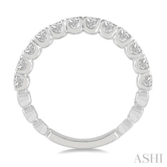 1 Ctw Round Cut Diamond Wedding Band in Platinum