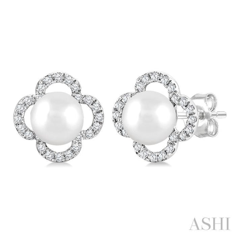 5 MM Cultured Pearl and 1/6 Ctw Single Cut Diamond Clover Petite Fashion Earrings in 10K White Gold