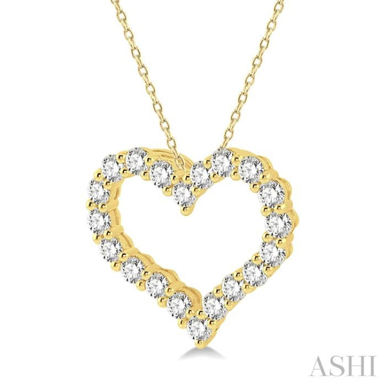 3/4 Ctw Heart Shape Round Cut Diamond Pendant With Chain in 14K Yellow Gold