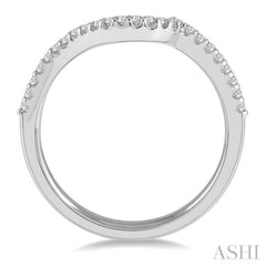 1/6 Ctw Crescent Shape Round Cut Diamond Wedding Band in 14K White Gold
