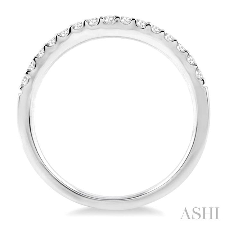 1/4 Ctw Round Cut Diamond Wedding Band in 14K White Gold