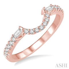 1/3 Ctw Crescent Shape Center Diamond Wedding Band in 14K Rose Gold