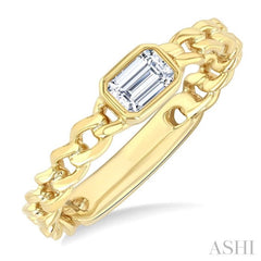 1/5 Ctw Bezel Set Emerald Cut Diamond Curb Link Fashion Ring in 14K Yellow Gold