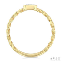 1/5 Ctw Bezel Set Emerald Cut Diamond Curb Link Fashion Ring in 14K Yellow Gold