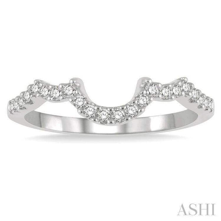 1/6 Ctw Curved Center Flighted Wings Round Cut Diamond Wedding Band in 14K White Gold