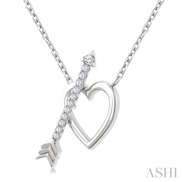 1/8 Ctw Heart Toggle Round Cut Diamond Fashion Necklace in 10K White Gold