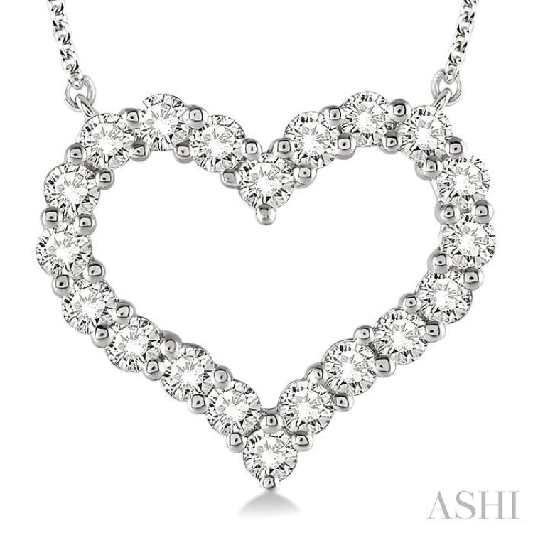 1 Ctw Round Cut Diamond Heart Pendant With Chain in 14K White Gold