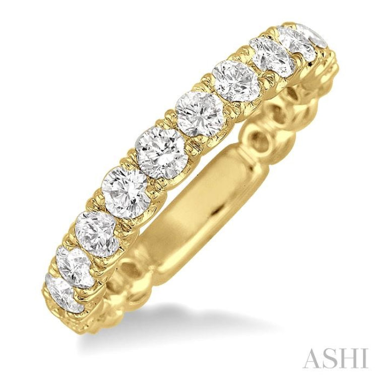 3/4 Ctw Round Cut Diamond Wedding Band in 14K Yellow Gold
