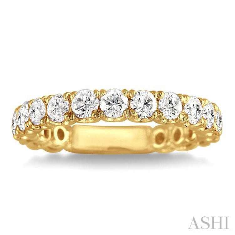 3/4 Ctw Round Cut Diamond Wedding Band in 14K Yellow Gold