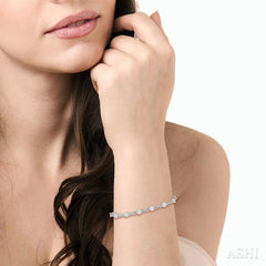 1 1/2 Ctw Lovebright Round Cut Diamond Infinity Link Bracelet in 14K White Gold