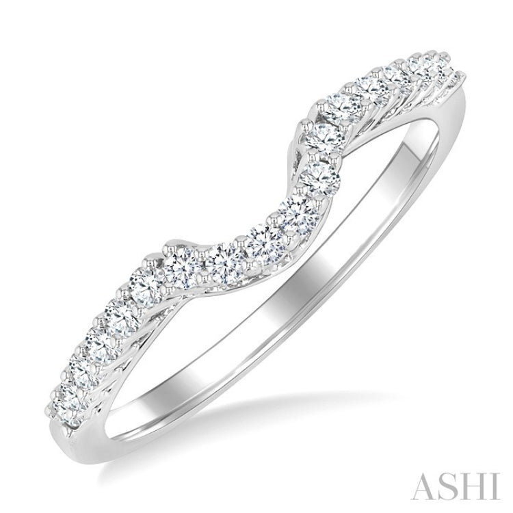 1/4 Ctw Curved Round Cut Diamond Wedding Band in 14K White Gold