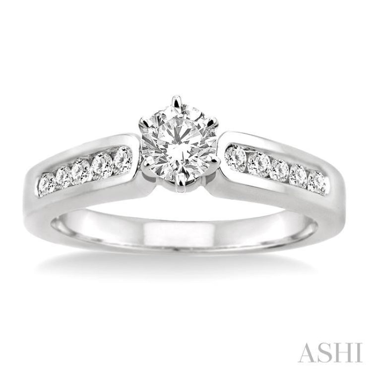 Round Shape Diamond Engagement Ring