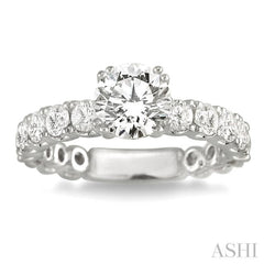 Round Shape Diamond Engagement Ring