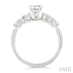 Round Shape Semi-Mount Diamond Engagement Ring