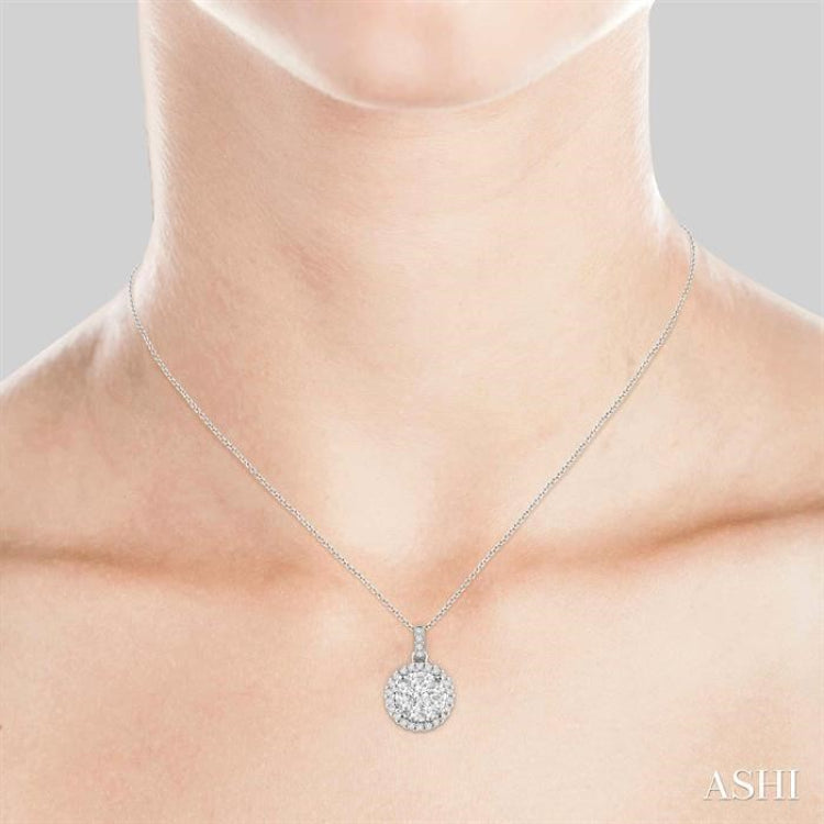 Round Shape Halo Lovebright Essential Diamond Pendant