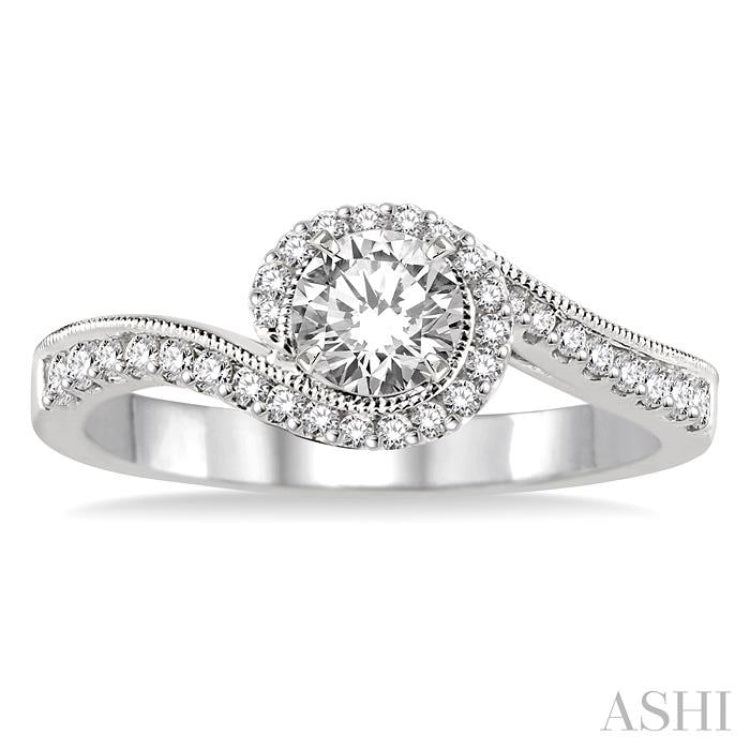 Round Shape Halo Diamond Engagement Ring