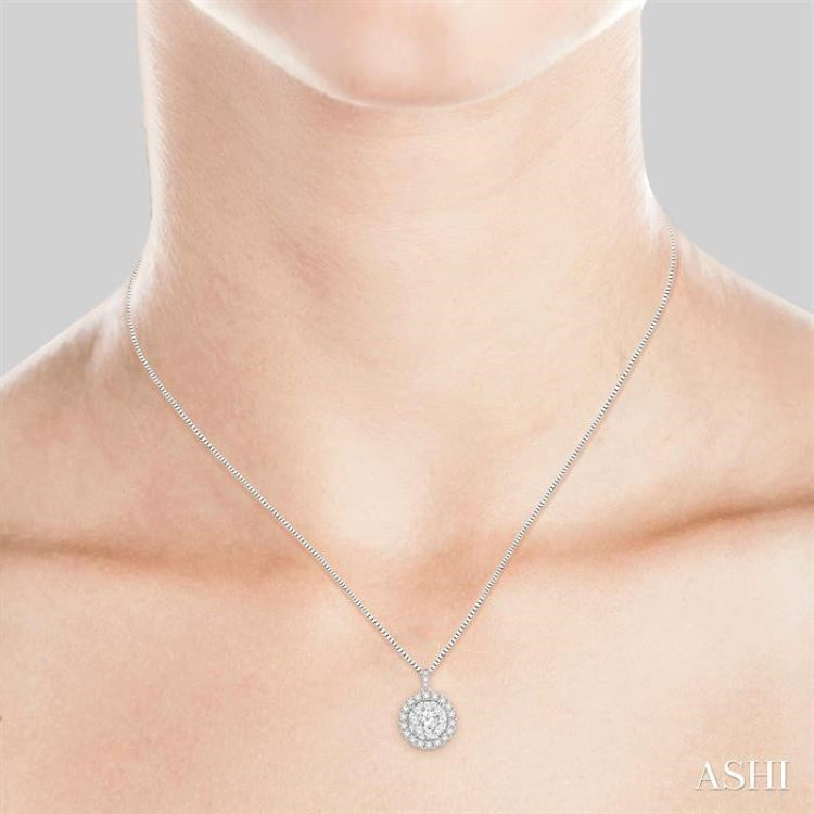 Round Shape Halo Lovebright Essential Diamond Pendant