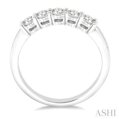 Round Shape 5 Stone Diamond Wedding Band