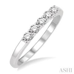 Round Shape 5 Stone Diamond Wedding Band