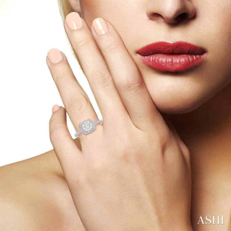 Halo Lovebright Essential Diamond Engagement Ring