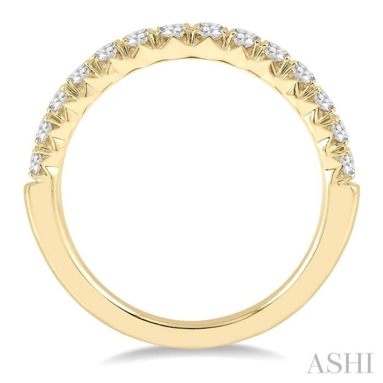 1/2 Ctw Round Cut Diamond Wedding Band in 14K Yellow Gold