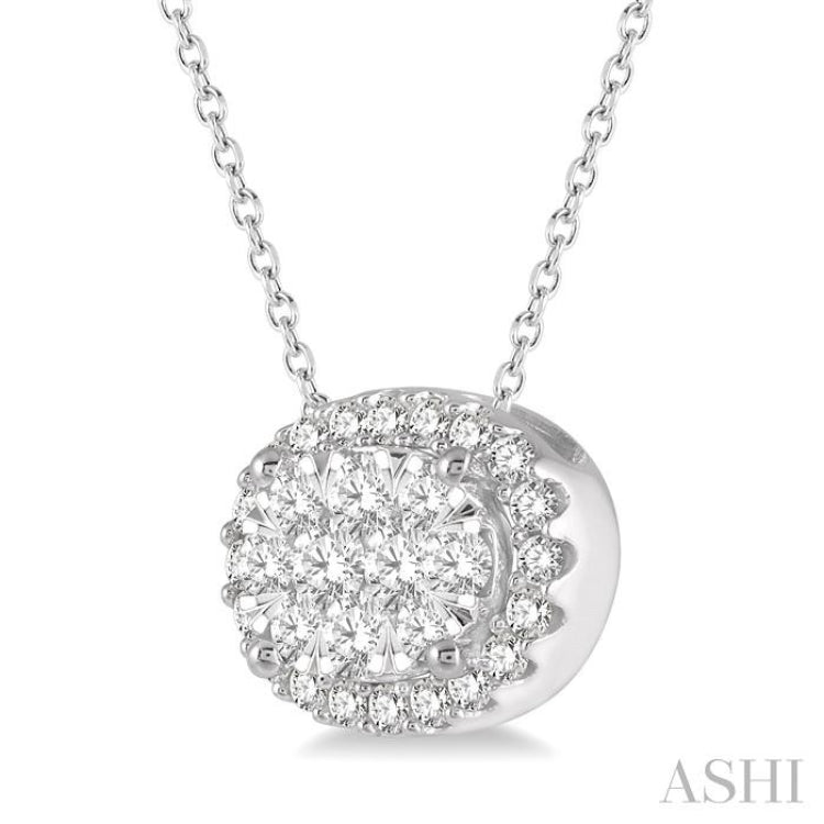 Oval Shape East-West Halo Lovebright Essential Diamond Pendant