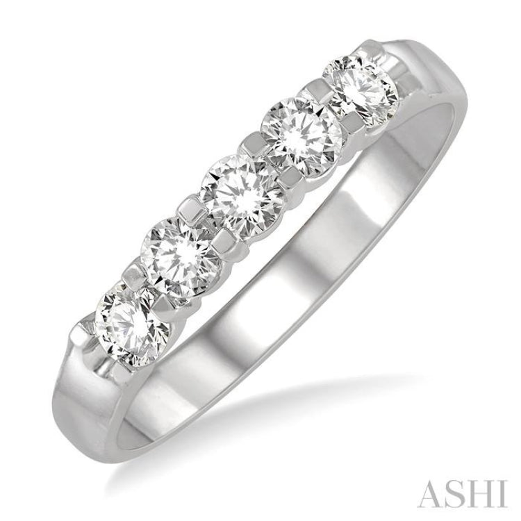 Round Shape 5 Stone Diamond Wedding Band