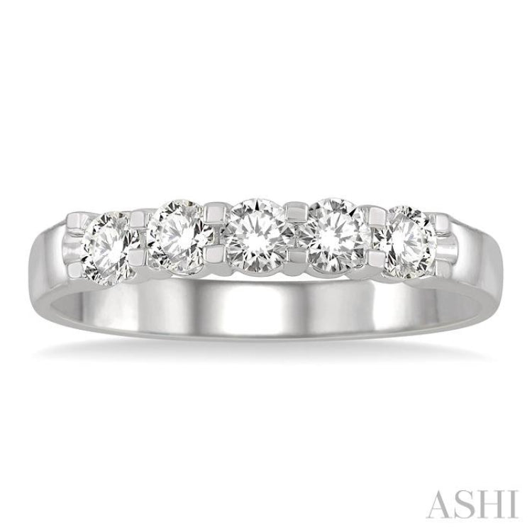 Round Shape 5 Stone Diamond Wedding Band