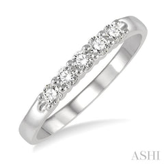 Round Shape 5 Stone Diamond Wedding Band