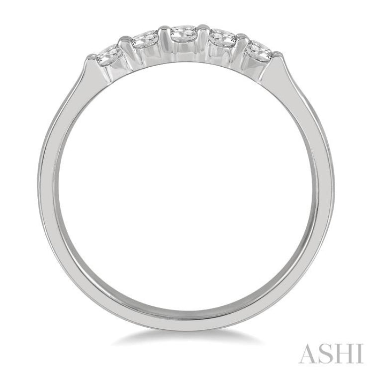 Round Shape 5 Stone Diamond Wedding Band