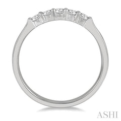 Round Shape 5 Stone Diamond Wedding Band