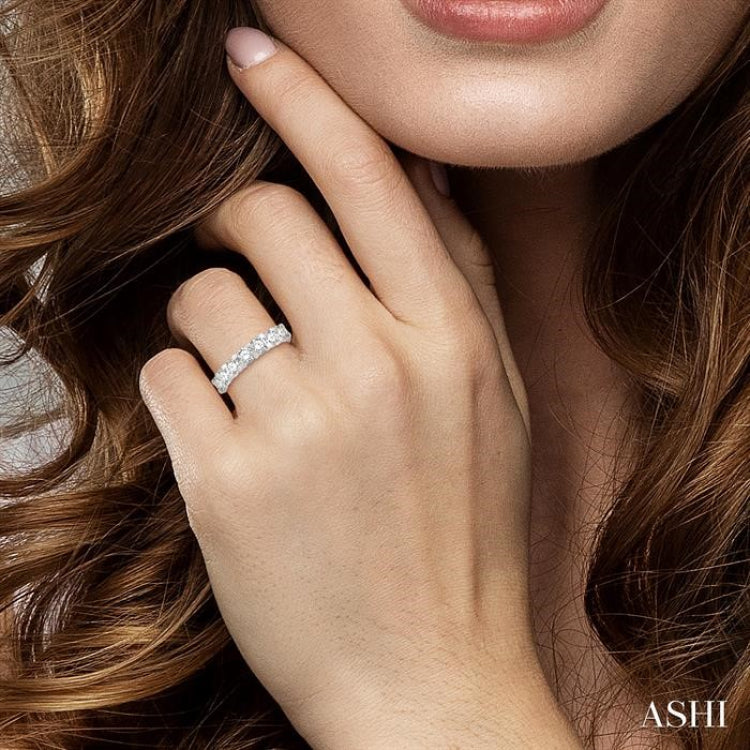 2 Ctw 7 Stone Round Cut Diamond Wedding Band in 14K White Gold
