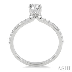 Round Shape Diamond Engagement Ring