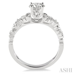 Round Shape Semi-Mount Diamond Engagement Ring