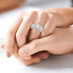 Round Shape Semi-Mount Diamond Engagement Ring