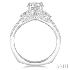 Round Shape Diamond Engagement Ring