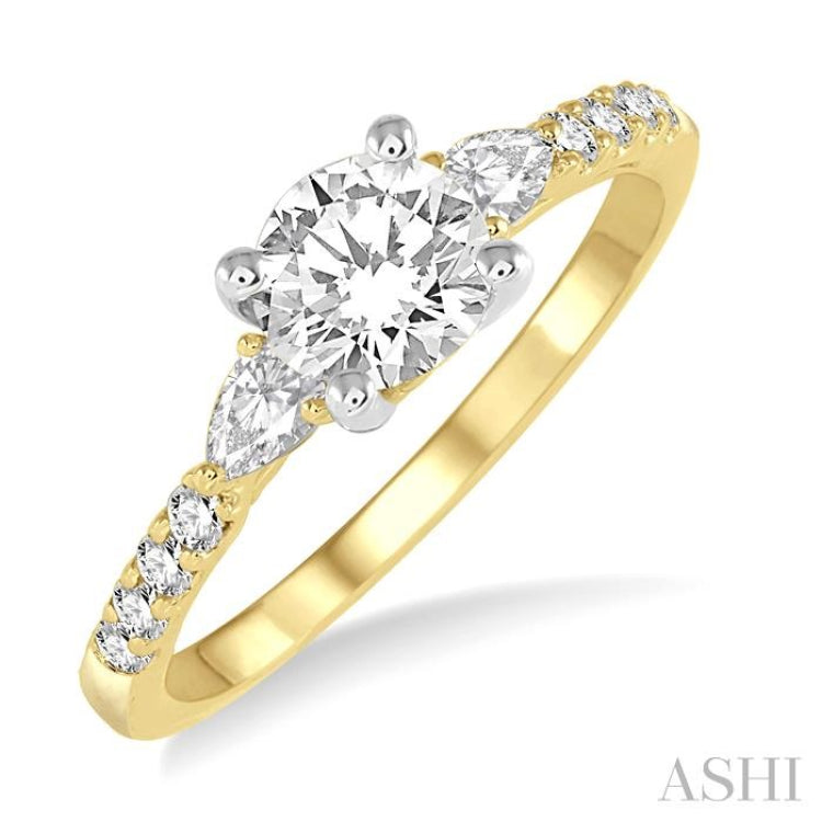 Round Shape Diamond Engagement Ring