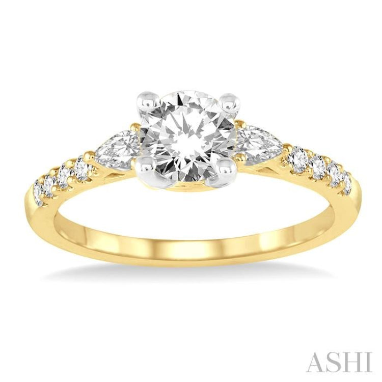 Round Shape Diamond Engagement Ring