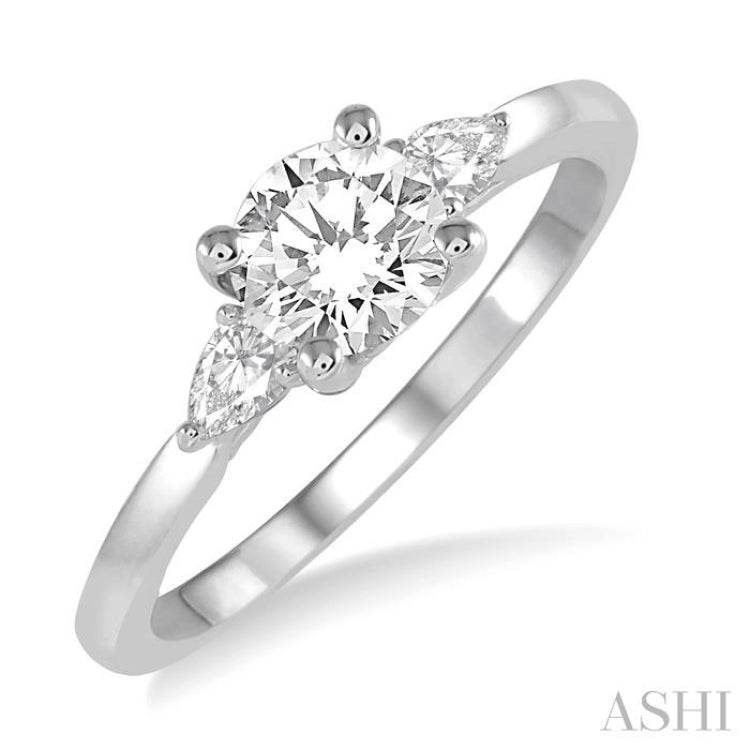 Round Shape Diamond Engagement Ring