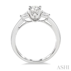 Round Shape Diamond Engagement Ring