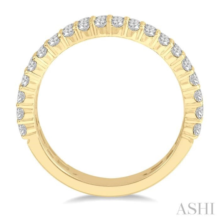 1 1/4 Ctw Triple Row Round Cut Diamond Wedding Band in 14K Yellow Gold