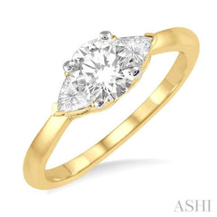 Round Shape Diamond Engagement Ring