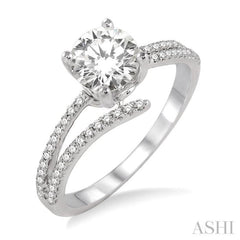 Round Shape Diamond Engagement Ring