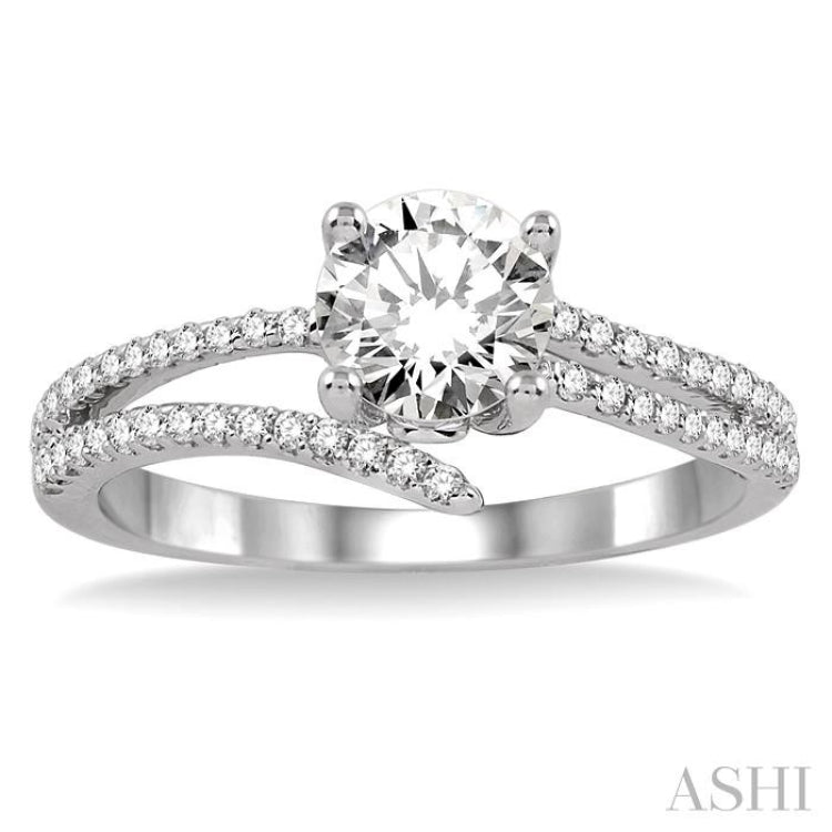 Round Shape Diamond Engagement Ring