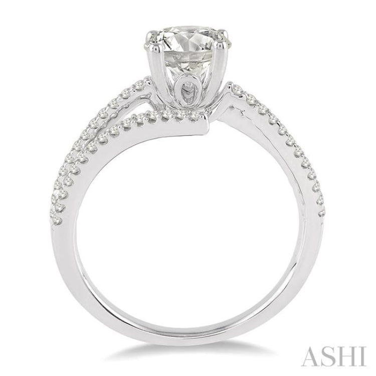 Round Shape Diamond Engagement Ring